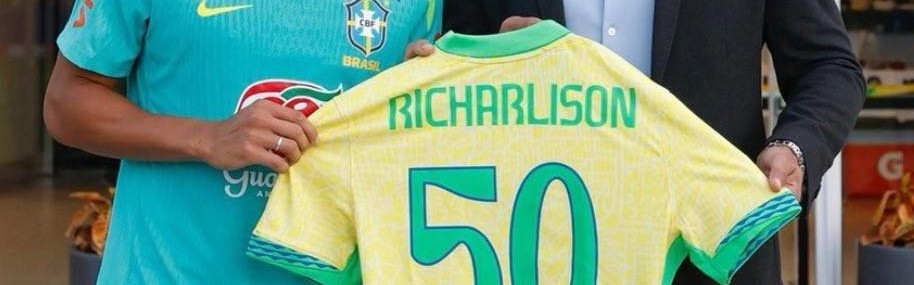 50场20球，里沙利松晒纪念球衣：还有更多故事等待着被书写