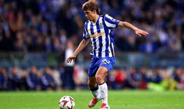 天天盈球app-​7000万！皇马盯上葡萄牙新核，但安切洛蒂真的需要他吗？|转会|罗德里戈·埃尔南德斯·卡斯坎特|圣地亚哥-伯纳乌足球场|维蒂尼亚-费雷拉|罗德里戈-莫拉_新浪体育_新浪新闻