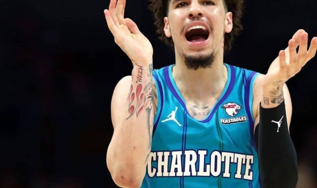 失误大战！两队半场合计24次失误，黄蜂高达15次失误