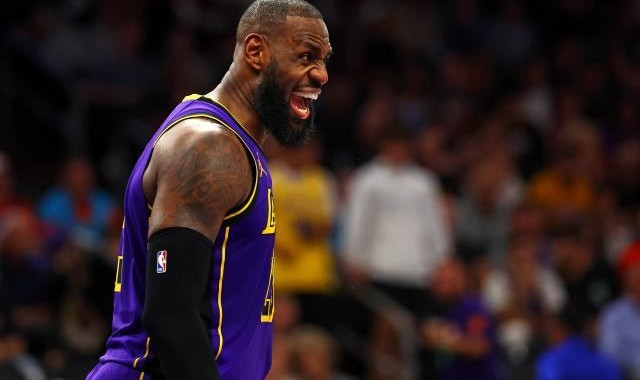 老詹决胜千里再迈霸王步 关键三分数据比库里更强